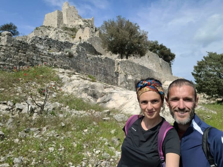 Gianni e Patrizia di Vacanze Sportive Toscana in escursione alla Rocca di San Silvestro