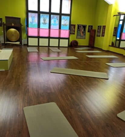 sala yoga centro shakti piombino