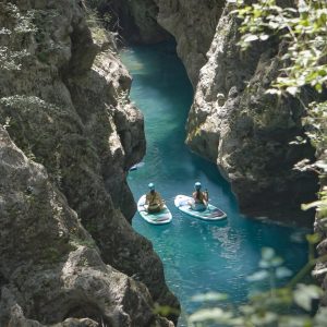 Paddle board nel canyon del Canyon Park, tra rocce e natura incontaminata in Toscana